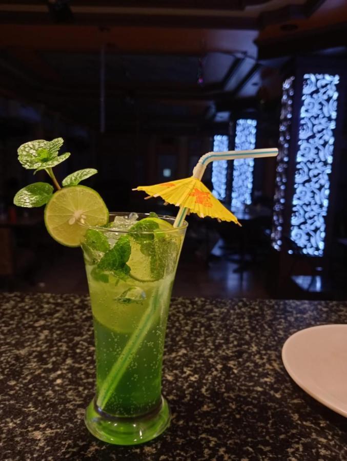 Hotel Samrat Baharampur 外观 照片