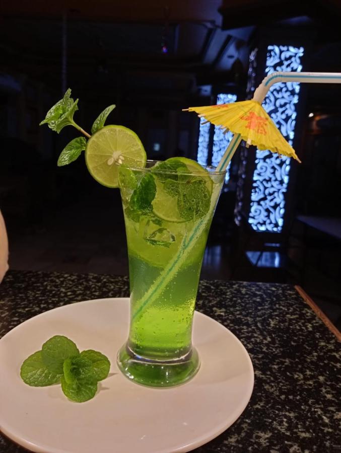 Hotel Samrat Baharampur 外观 照片