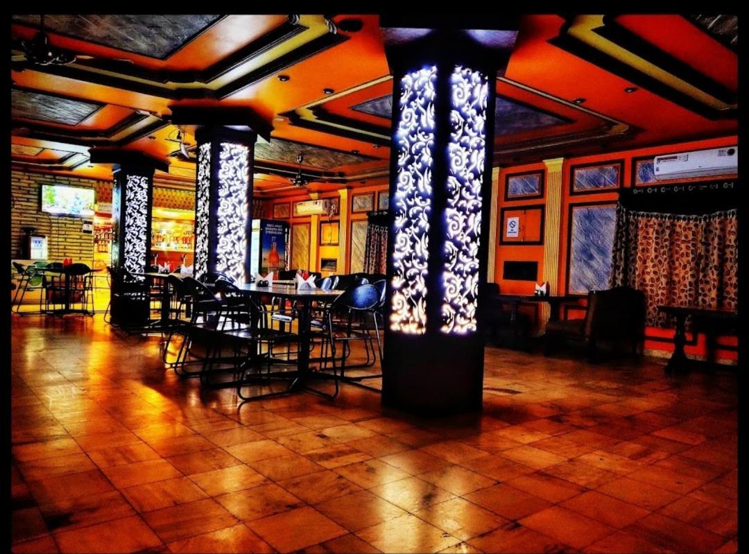 Hotel Samrat Baharampur 外观 照片