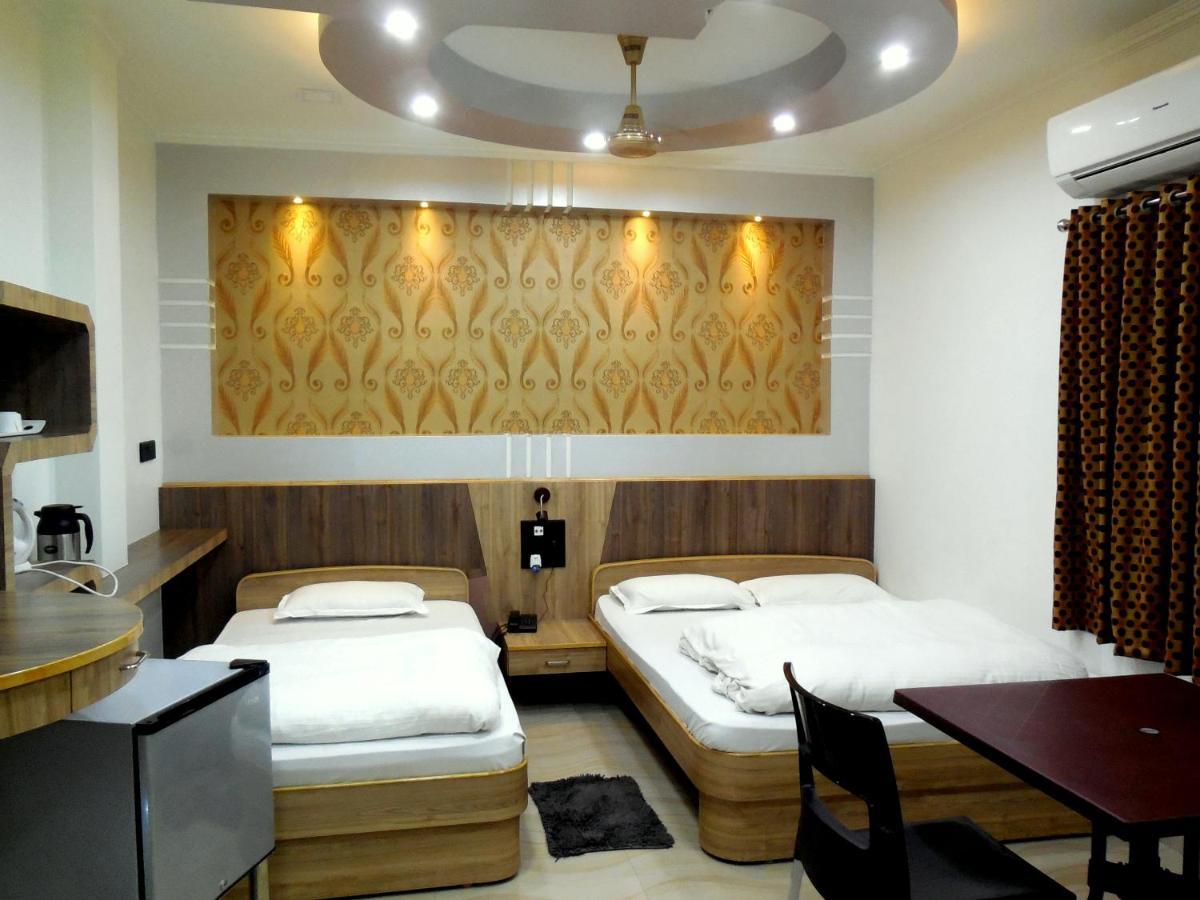 Hotel Samrat Baharampur 外观 照片