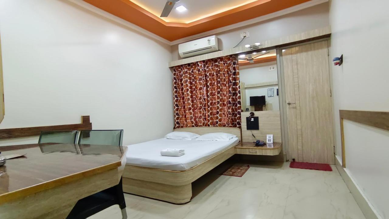Hotel Samrat Baharampur 外观 照片