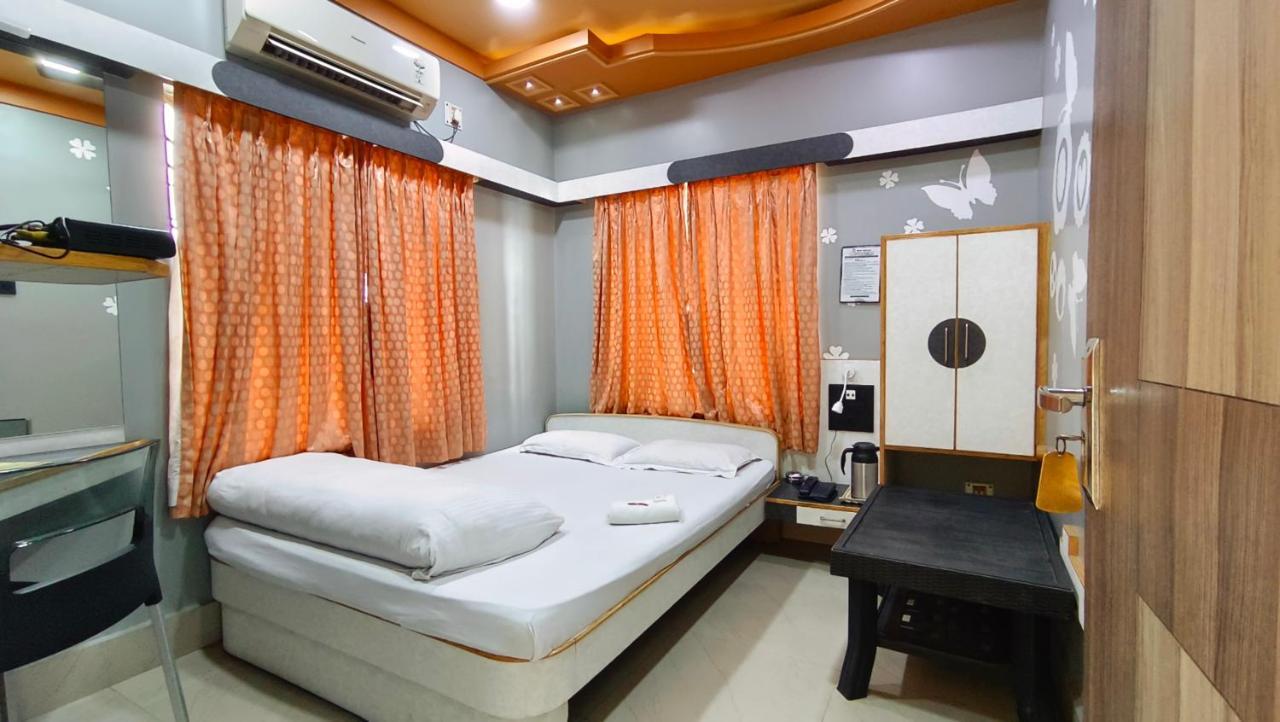Hotel Samrat Baharampur 外观 照片