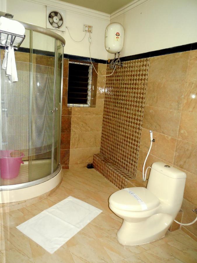 Hotel Samrat Baharampur 外观 照片