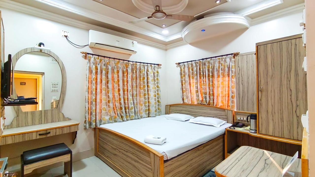 Hotel Samrat Baharampur 外观 照片