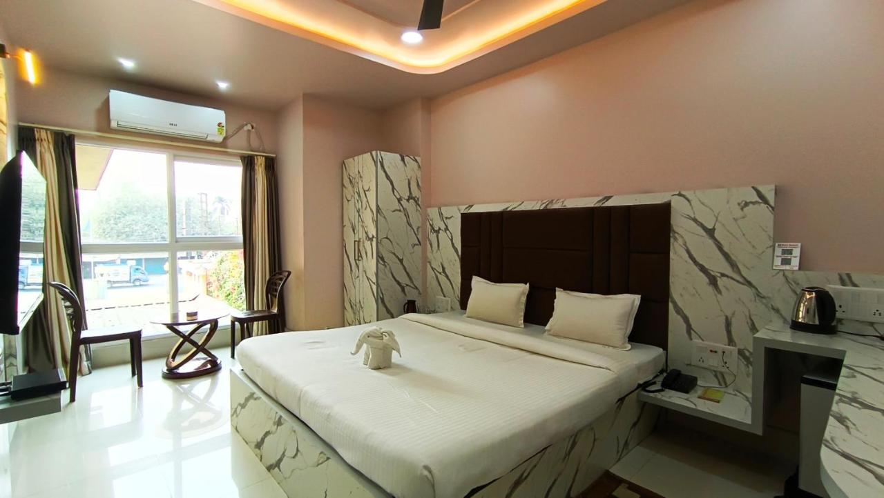 Hotel Samrat Baharampur 外观 照片