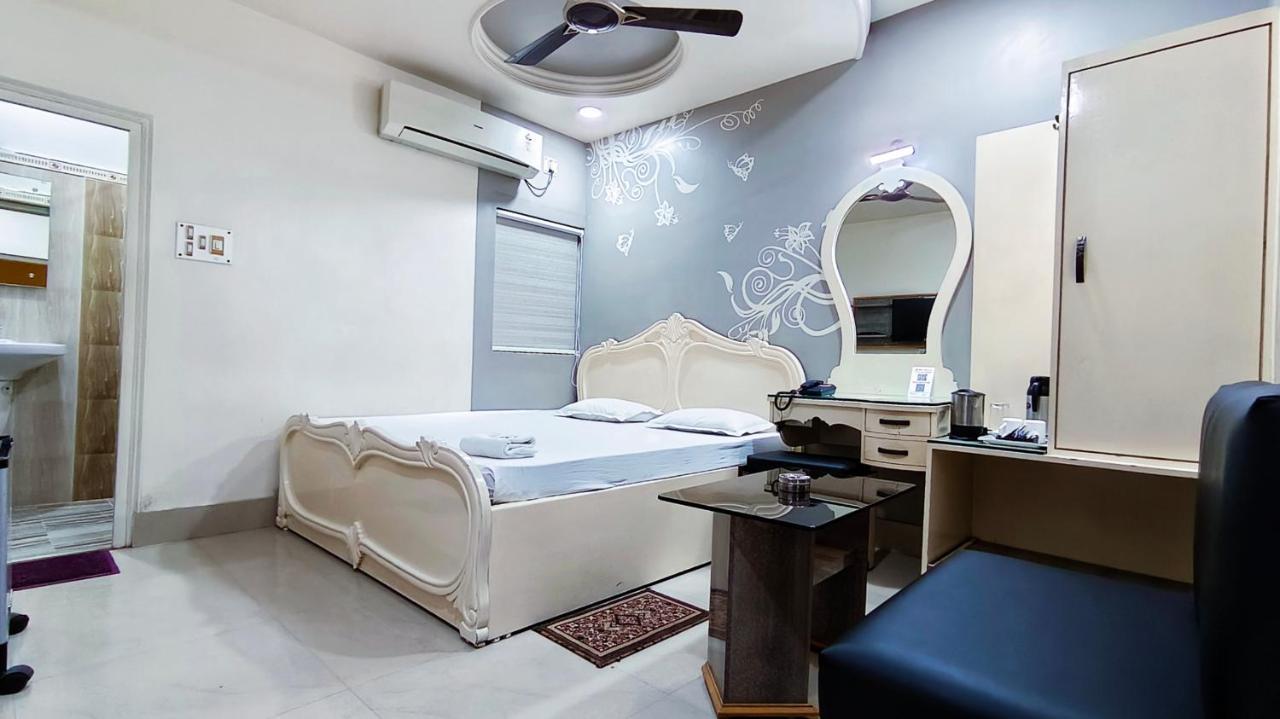 Hotel Samrat Baharampur 外观 照片