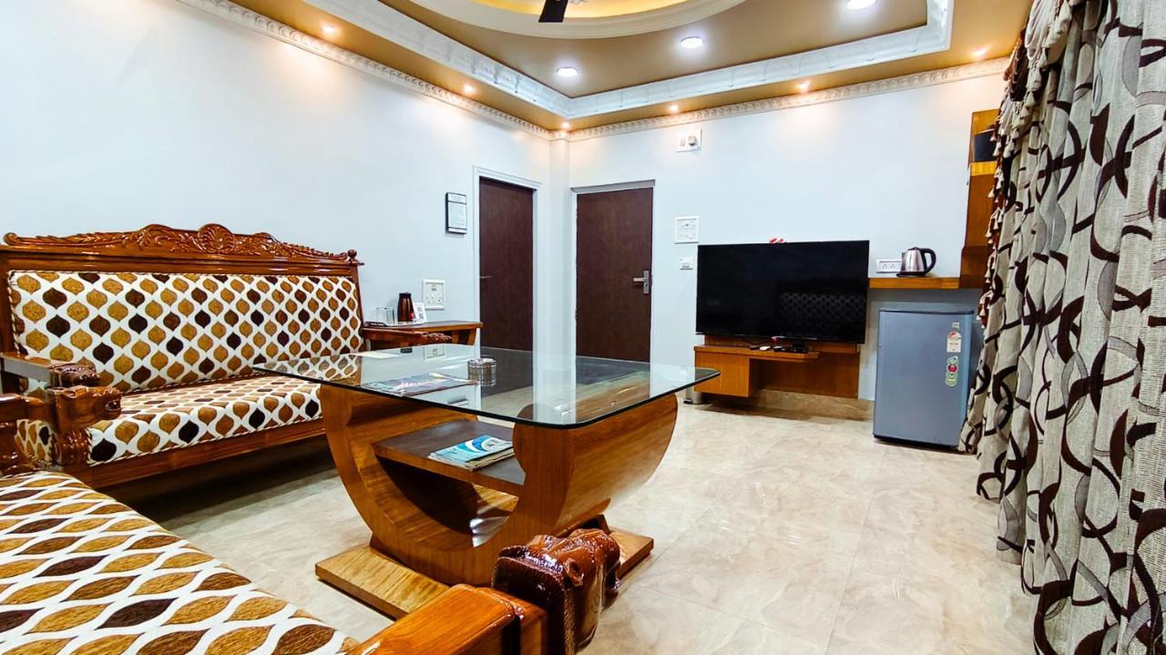 Hotel Samrat Baharampur 外观 照片
