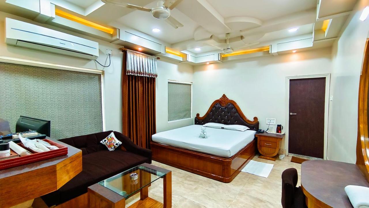 Hotel Samrat Baharampur 外观 照片