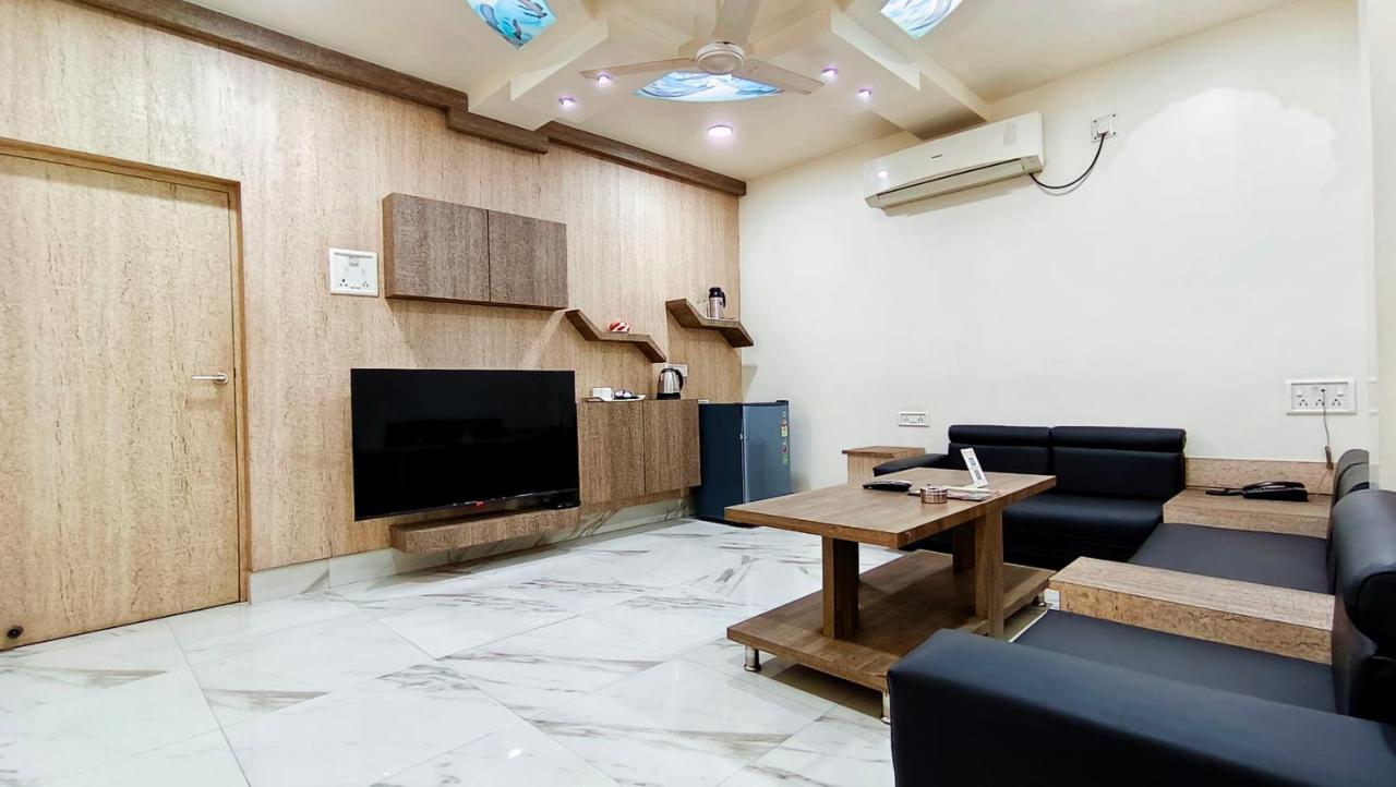 Hotel Samrat Baharampur 外观 照片