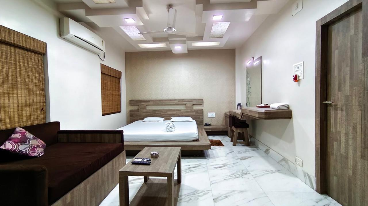 Hotel Samrat Baharampur 外观 照片