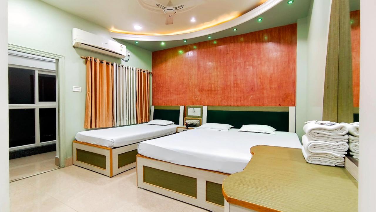 Hotel Samrat Baharampur 外观 照片