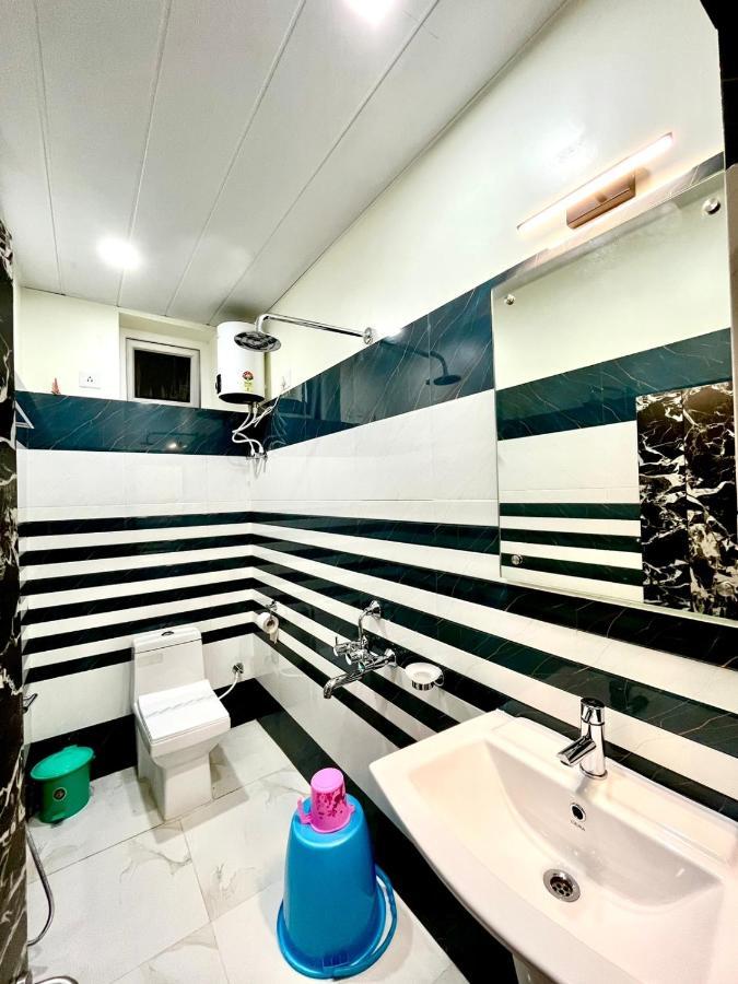 Hotel Samrat Baharampur 外观 照片