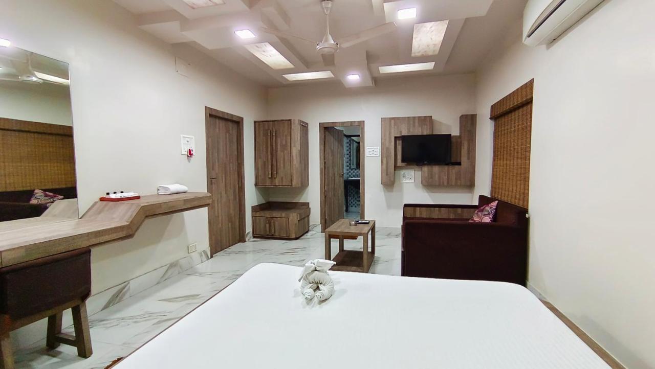 Hotel Samrat Baharampur 外观 照片