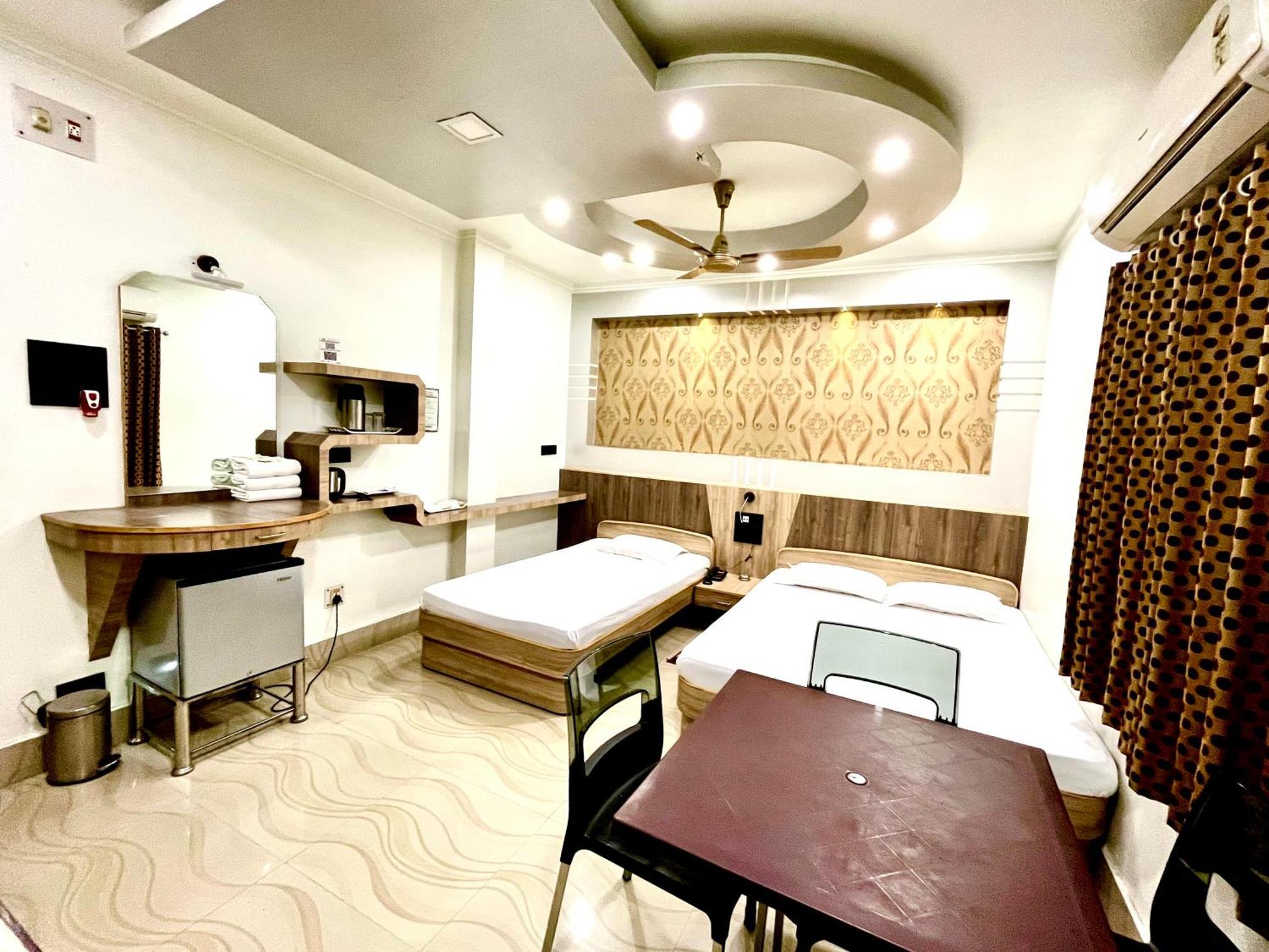 Hotel Samrat Baharampur 外观 照片