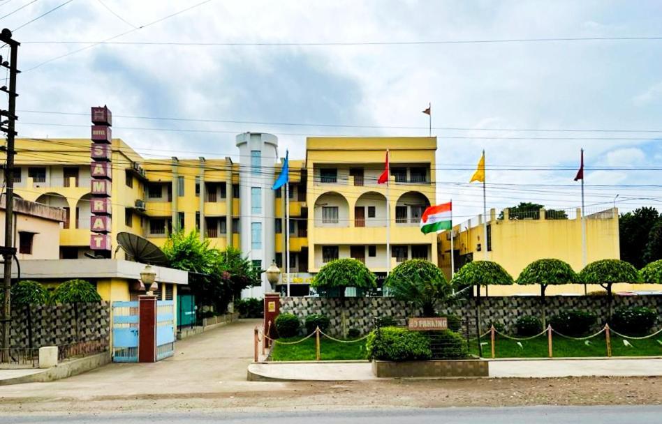 Hotel Samrat Baharampur 外观 照片