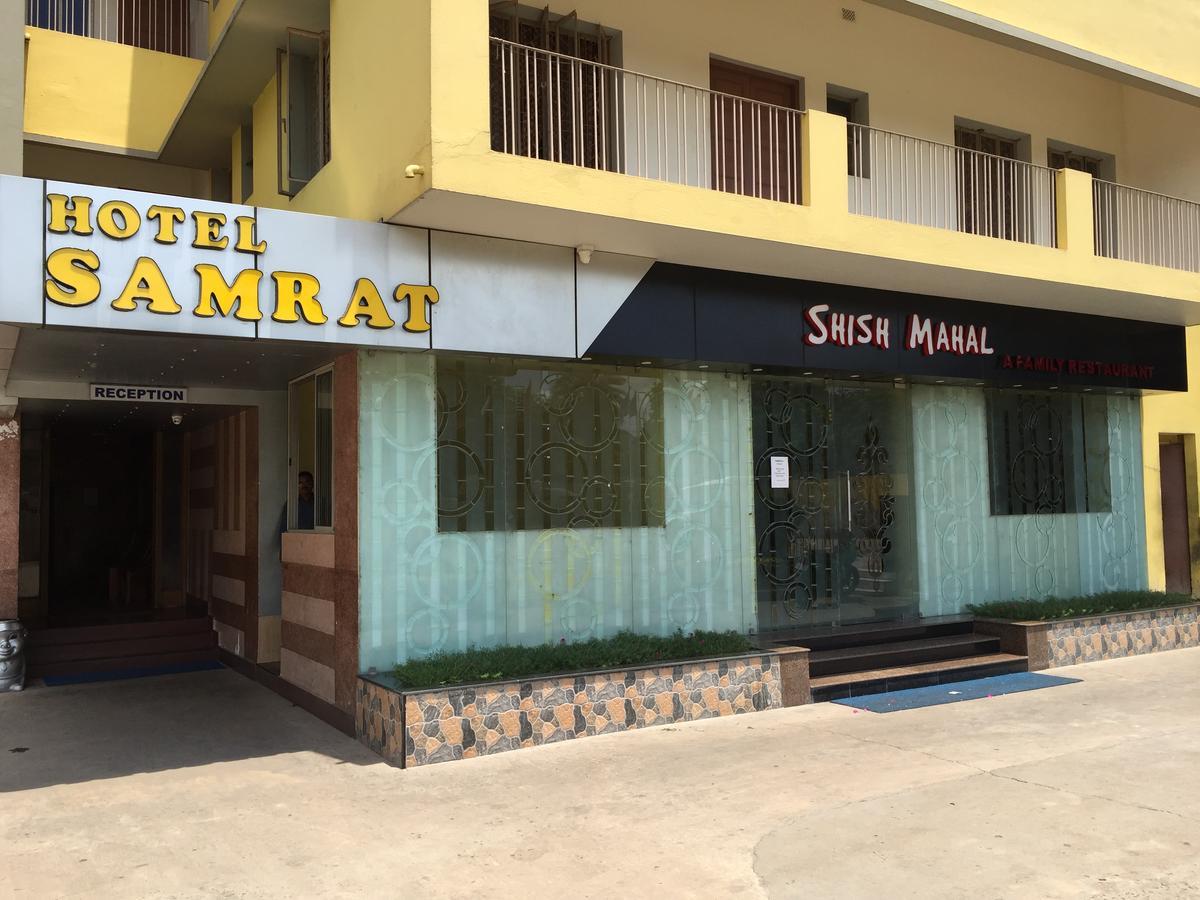 Hotel Samrat Baharampur 外观 照片