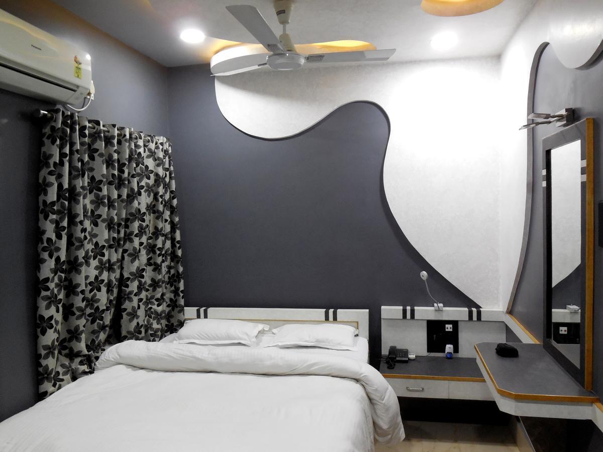 Hotel Samrat Baharampur 外观 照片