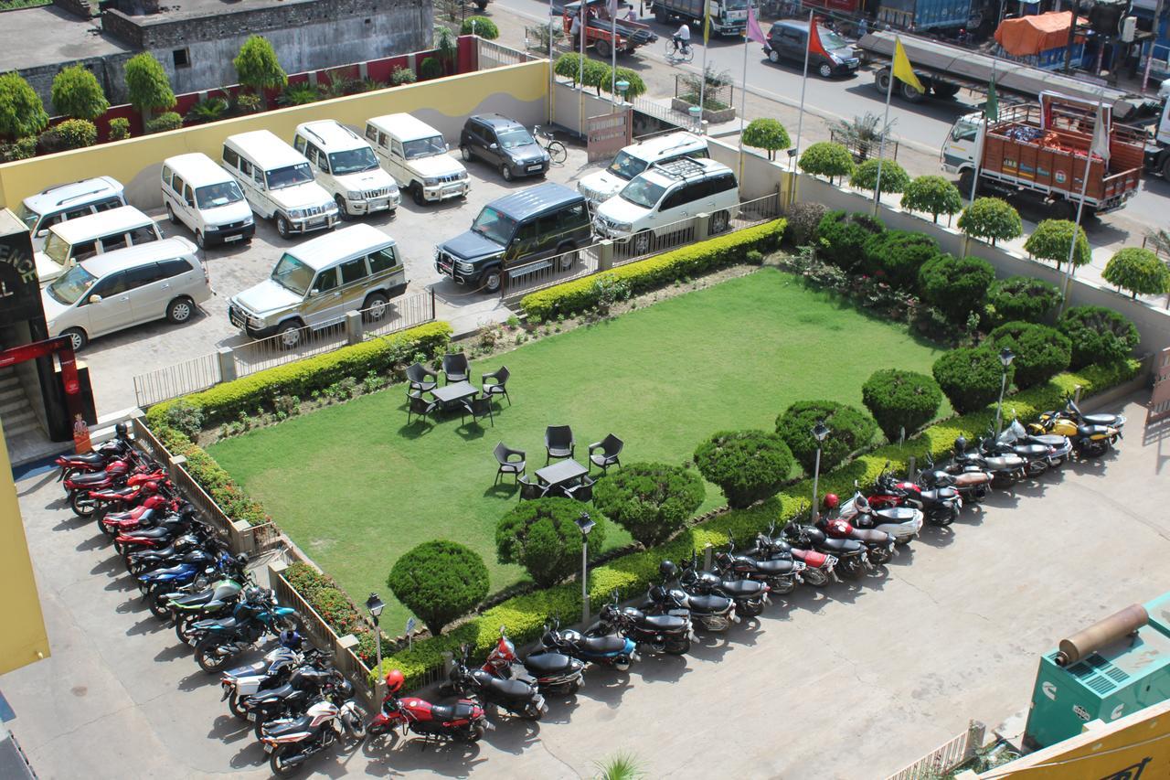 Hotel Samrat Baharampur 外观 照片
