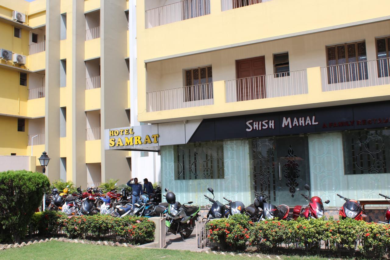 Hotel Samrat Baharampur 外观 照片