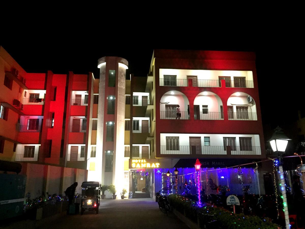 Hotel Samrat Baharampur 外观 照片